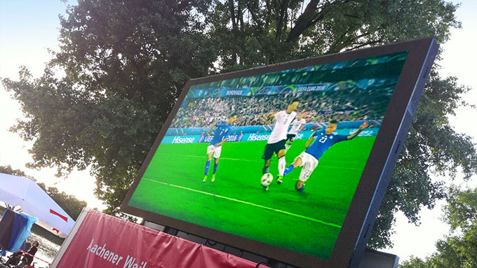 Public Viewing im Biergarten am Aachener Weiher