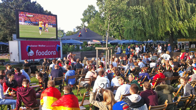 Public Viewing im Biergarten am Aachener Weiher